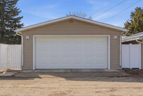 9852 Athens Road Se, Calgary, AB - Outdoor With Exterior