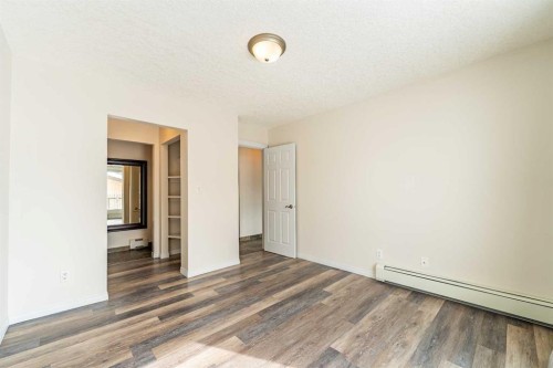 135 27 Avenue Ne, Calgary, AB - Indoor Photo Showing Other Room