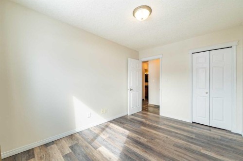 135 27 Avenue Ne, Calgary, AB - Indoor Photo Showing Other Room
