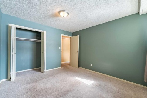 135 27 Avenue Ne, Calgary, AB - Indoor Photo Showing Other Room
