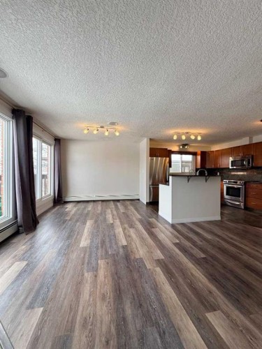 135 27 Avenue Ne, Calgary, AB - Indoor