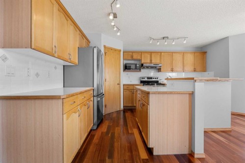 136 Coral Springs Landing Ne, Calgary, AB - Indoor Photo Showing Kitchen