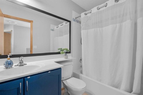 136 Coral Springs Landing Ne, Calgary, AB - Indoor Photo Showing Bathroom