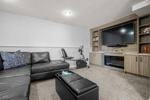 136 Coral Springs Landing Ne, Calgary, AB - Indoor Photo Showing Living Room