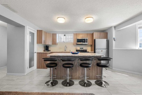 136 Coral Springs Landing Ne, Calgary, AB - Indoor Photo Showing Kitchen