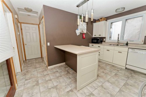 85 Abergale Close Ne, Calgary, AB - Indoor Photo Showing Kitchen