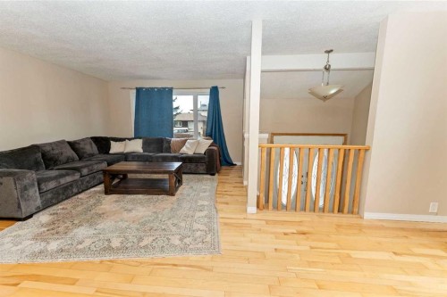 85 Abergale Close Ne, Calgary, AB - Indoor Photo Showing Living Room