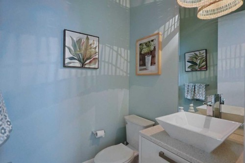 1707 Broadview Road Nw, Calgary, AB - Indoor Photo Showing Bathroom