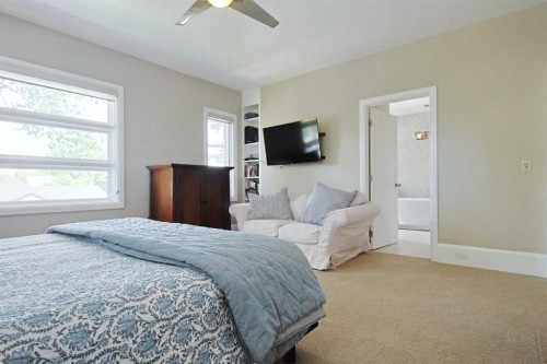 1707 Broadview Road Nw, Calgary, AB - Indoor Photo Showing Bedroom