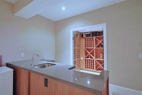 1707 Broadview Road Nw, Calgary, AB - Indoor Photo Showing Other Room