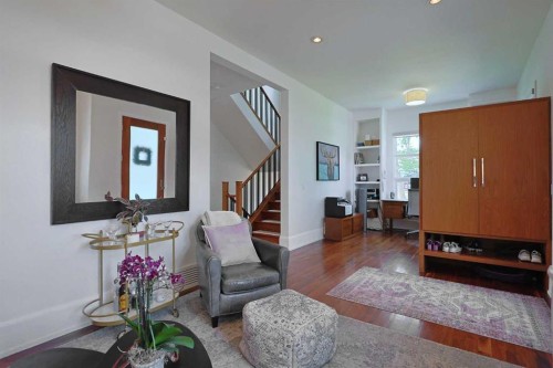 1707 Broadview Road Nw, Calgary, AB - Indoor Photo Showing Other Room