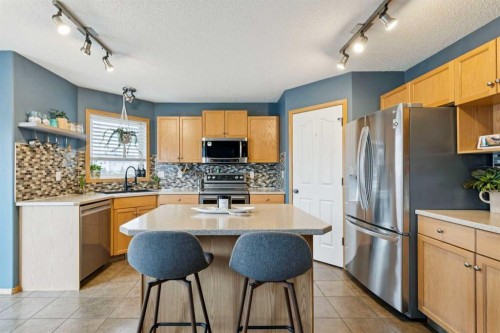 515 Stonegate Road Nw, Airdrie, AB - Indoor Photo Showing Kitchen