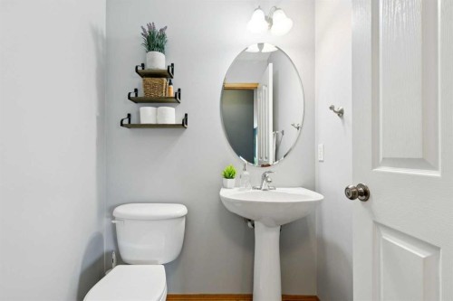 515 Stonegate Road Nw, Airdrie, AB - Indoor Photo Showing Bathroom