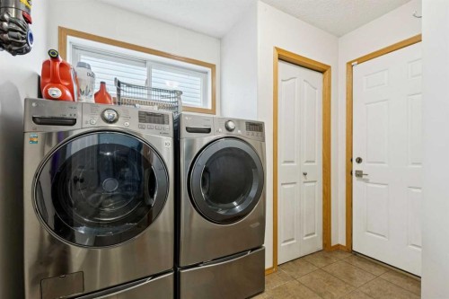 515 Stonegate Road Nw, Airdrie, AB - Indoor Photo Showing Laundry Room