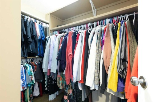 515 Stonegate Road Nw, Airdrie, AB - Indoor With Storage