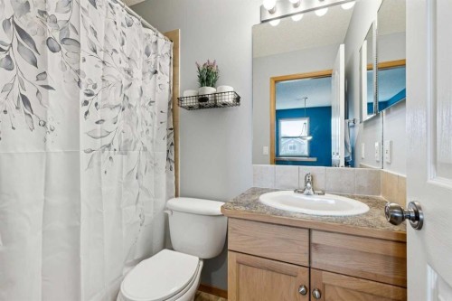 515 Stonegate Road Nw, Airdrie, AB - Indoor Photo Showing Bathroom