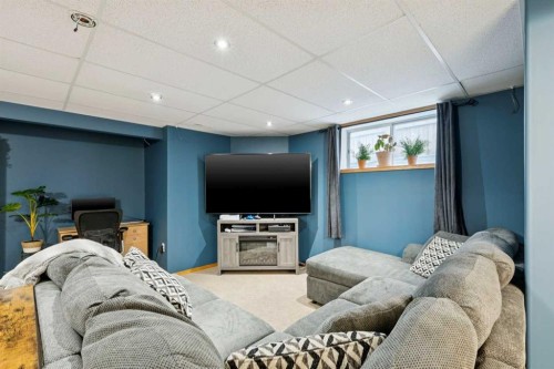 515 Stonegate Road Nw, Airdrie, AB - Indoor Photo Showing Other Room