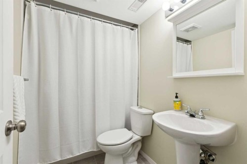 515 Stonegate Road Nw, Airdrie, AB - Indoor Photo Showing Bathroom