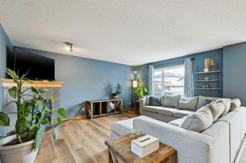 515 Stonegate Road Nw, Airdrie, AB - Indoor Photo Showing Living Room