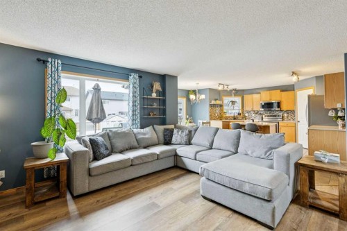 515 Stonegate Road Nw, Airdrie, AB - Indoor Photo Showing Living Room