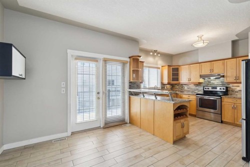 39 Sierra Morena Landing Sw, Calgary, AB - Indoor Photo Showing Kitchen