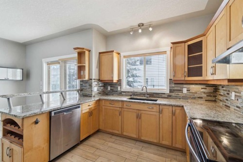 39 Sierra Morena Landing Sw, Calgary, AB - Indoor Photo Showing Kitchen