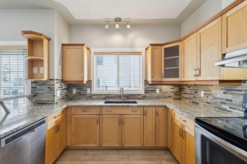 39 Sierra Morena Landing Sw, Calgary, AB - Indoor Photo Showing Kitchen