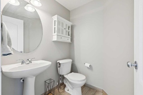 39 Sierra Morena Landing Sw, Calgary, AB - Indoor Photo Showing Bathroom