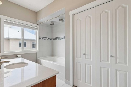 39 Sierra Morena Landing Sw, Calgary, AB - Indoor Photo Showing Bathroom