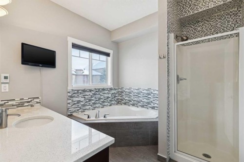39 Sierra Morena Landing Sw, Calgary, AB - Indoor Photo Showing Bathroom