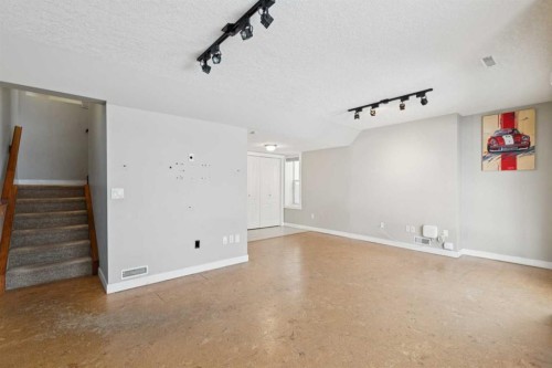 39 Sierra Morena Landing Sw, Calgary, AB - Indoor Photo Showing Other Room