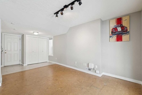 39 Sierra Morena Landing Sw, Calgary, AB - Indoor Photo Showing Other Room