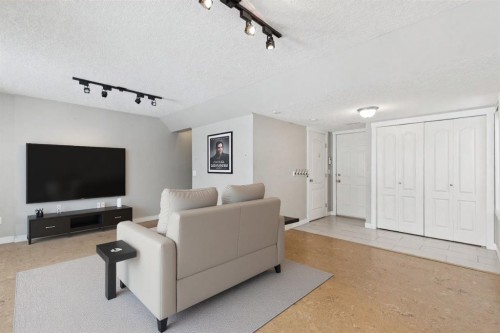 39 Sierra Morena Landing Sw, Calgary, AB - Indoor Photo Showing Living Room