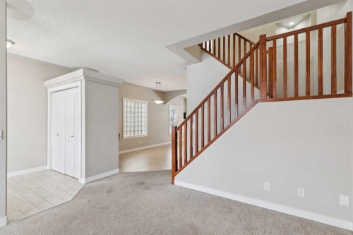 39 Sierra Morena Landing Sw, Calgary, AB - Indoor Photo Showing Other Room