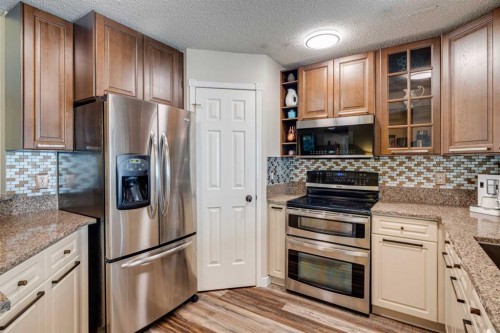 103 Riverview Circle Se, Calgary, AB - Indoor Photo Showing Kitchen