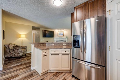 103 Riverview Circle Se, Calgary, AB - Indoor Photo Showing Kitchen
