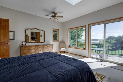 602 Pheasant Close, Pelican Point, AB - Indoor Photo Showing Bedroom