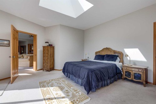 602 Pheasant Close, Pelican Point, AB - Indoor Photo Showing Bedroom