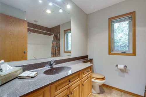 602 Pheasant Close, Pelican Point, AB - Indoor Photo Showing Bathroom