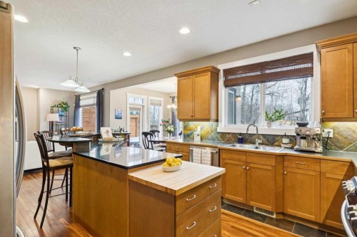 11 Wentworth Manor Sw, Calgary, AB - Indoor Photo Showing Kitchen With Double Sink