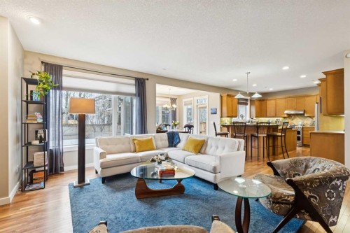 11 Wentworth Manor Sw, Calgary, AB - Indoor Photo Showing Living Room