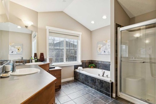 11 Wentworth Manor Sw, Calgary, AB - Indoor Photo Showing Bathroom
