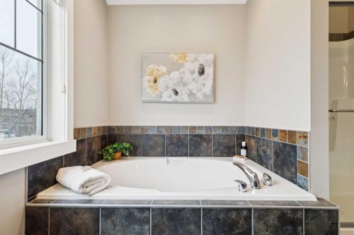 11 Wentworth Manor Sw, Calgary, AB - Indoor Photo Showing Bathroom