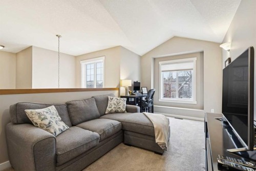 11 Wentworth Manor Sw, Calgary, AB - Indoor Photo Showing Living Room