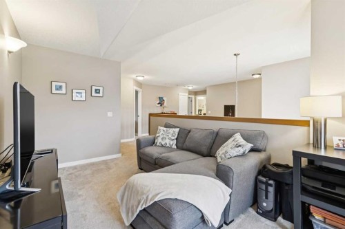 11 Wentworth Manor Sw, Calgary, AB - Indoor Photo Showing Living Room