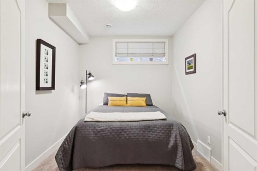 11 Wentworth Manor Sw, Calgary, AB - Indoor Photo Showing Bedroom