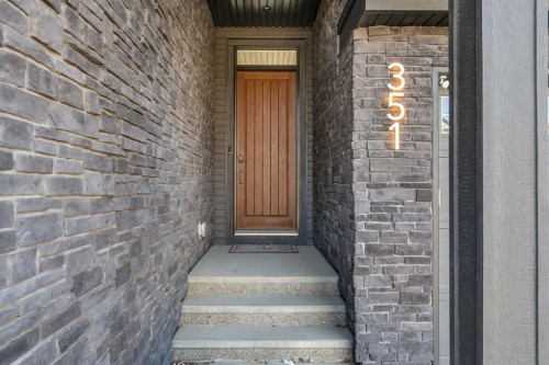351 Lucas Way Nw, Calgary, AB - Outdoor