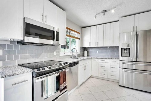 52 Harrow Crescent Sw, Calgary, AB - Indoor Photo Showing Kitchen With Upgraded Kitchen
