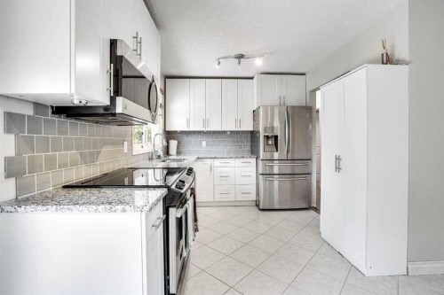 52 Harrow Crescent Sw, Calgary, AB - Indoor Photo Showing Kitchen With Upgraded Kitchen