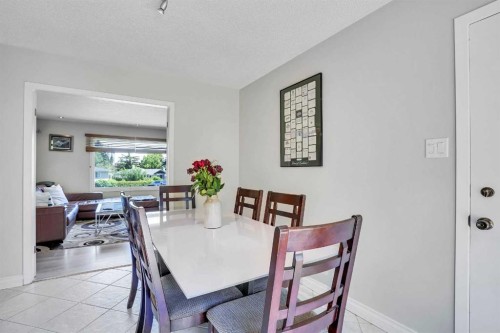 52 Harrow Crescent Sw, Calgary, AB - Indoor Photo Showing Dining Room